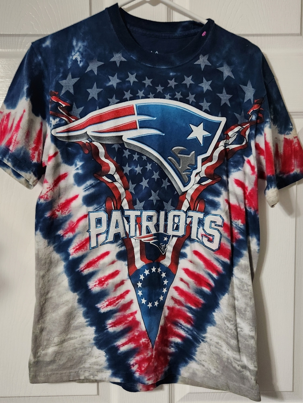 Majestic Navy Blue, White and Red New England Patriots Graphic Tee, Size M